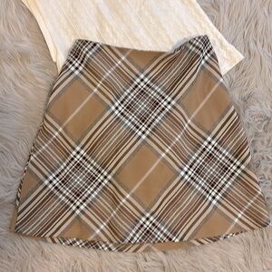 Poshmark brand (England 🏴󠁧󠁢󠁥󠁮󠁧󠁿 ) plaid neutral mini